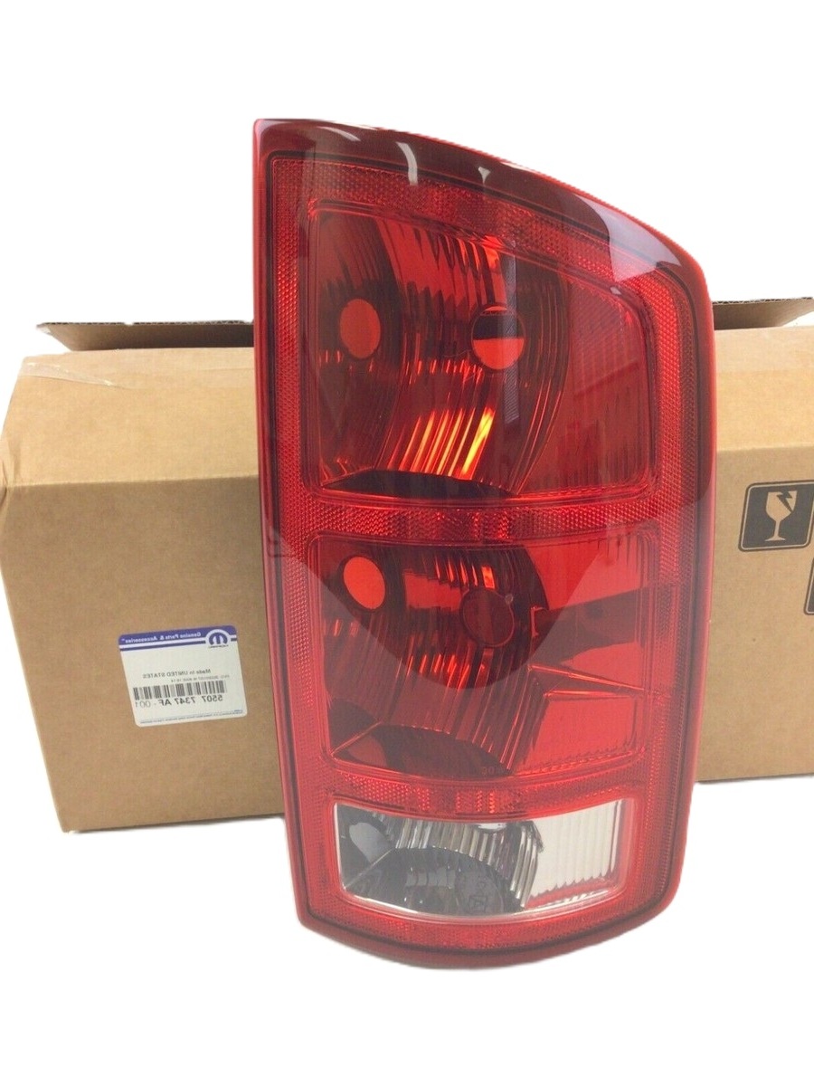 მაშუქი უკანა მარჯვენა - DODGE RAM 2002-2006