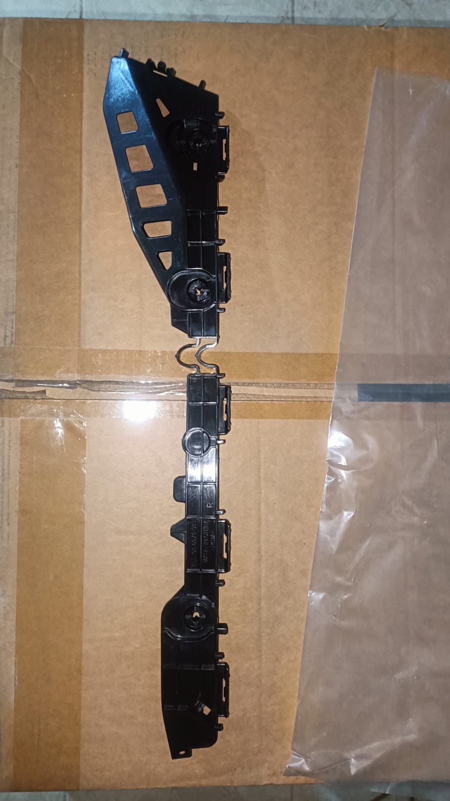 სამაგრი უკანა ბამპერის მარჯვენა - TOYOTA PRIUS 2019-2021