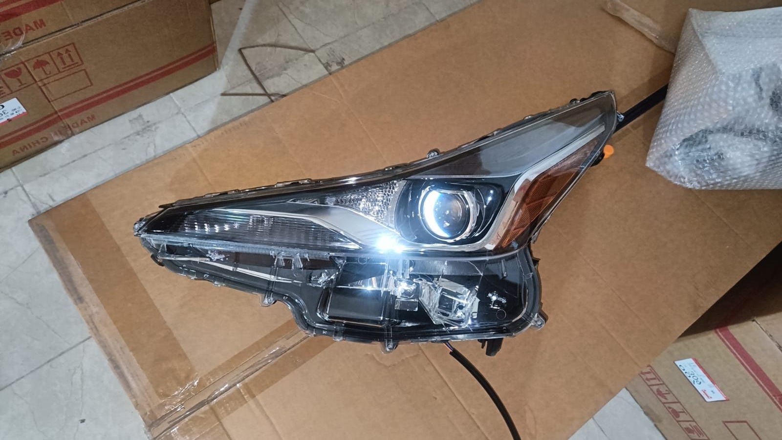 მაშუქი წინა მარცხენა - TOYOTA PRIUS 2019-2021